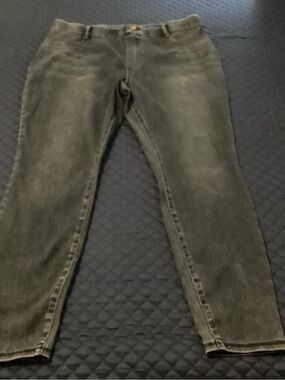 Time and Tru Women’s Slim Straight Washed Blue Denim Jeggins